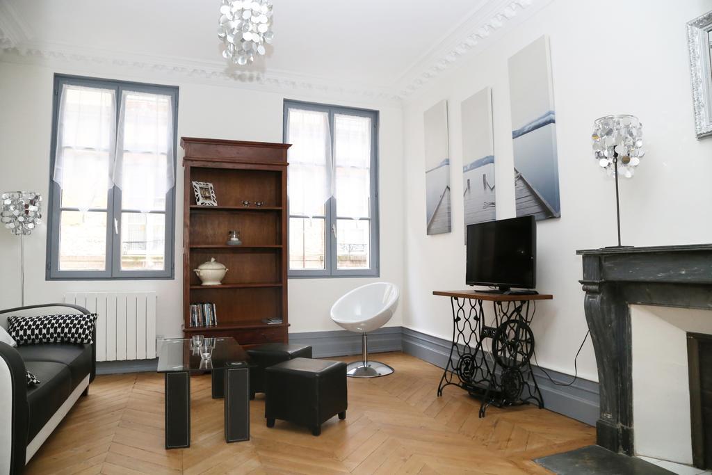 Bourgeois Apartment *